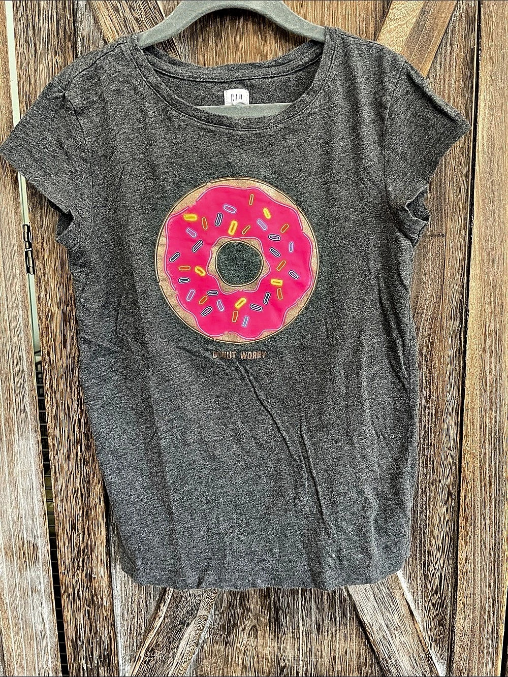 GAP Kids Donut Worry Graphic T-Shirt Gray & Pink Size Medium
